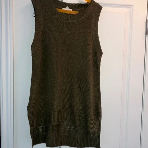 Olive Green Sleeveless Knit Top - Picture 3 of 6